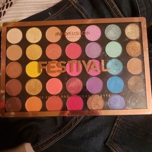 Pro Festival 35 shade Pro pigment palette